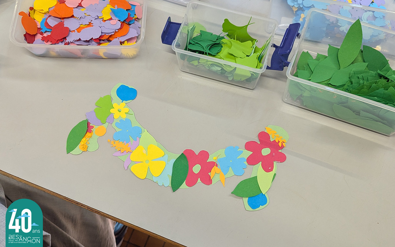 fleurs et feuilles en papier de couleurs