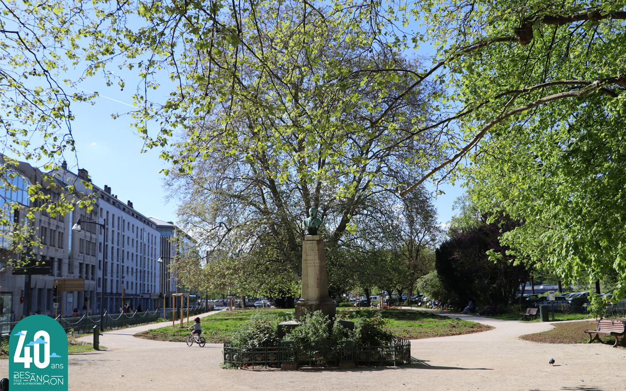 Vue du square Cusenier